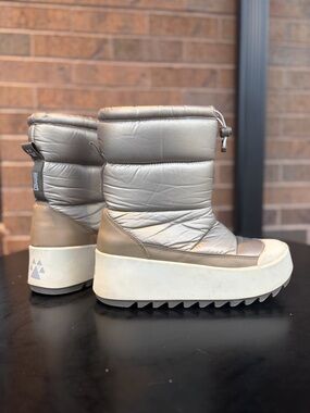 Cougar Soft Gold Platform Waterproof Boots ❄️ ☔️ WNS 8